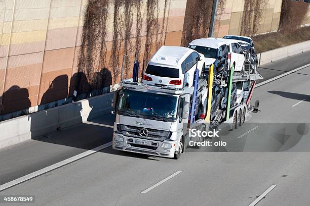 Transportador De Coches En Alemán Autobahn Foto de stock y más banco de imágenes de Aire libre - Aire libre, Alemania, Asfalto