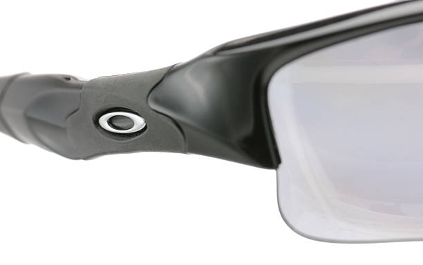 oakley lunettes de soleil - oakley photos et images de collection