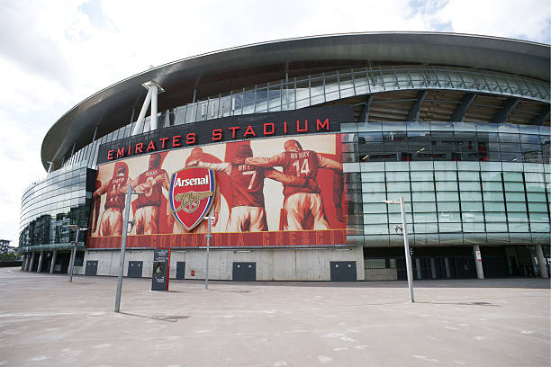 large arsenal logo and billboard on emirates stadium - arsenal stok fotoğraflar ve resimler