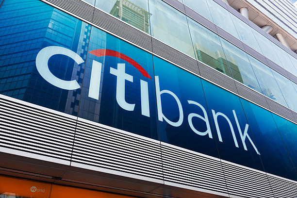 citibank sinal e o logótipo em mongkok, hong kong - named financial services company imagens e fotografias de stock