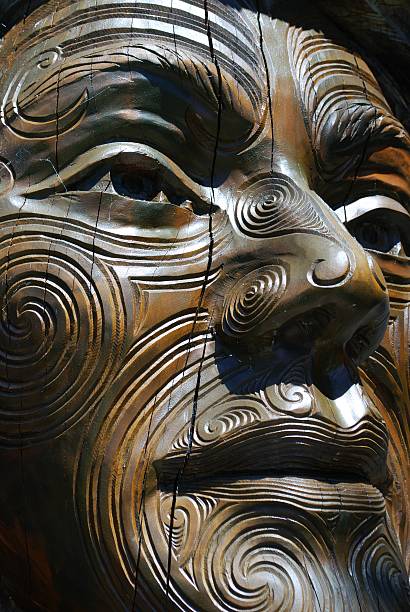 'papa & rangi'escultura por brian woodward & ken blum - abel tasman national park imagens e fotografias de stock
