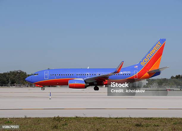 Southwest Airlines Boeing 737 Avión De Pasajeros Foto de stock y más banco de imágenes de Actividad física - Actividad física, Aeropuerto, Asfalto