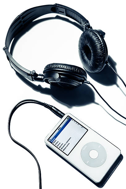 헤드폰이 연결되어 ipod - apple computers mp3 player headphones symbol 뉴스 사진 이미지