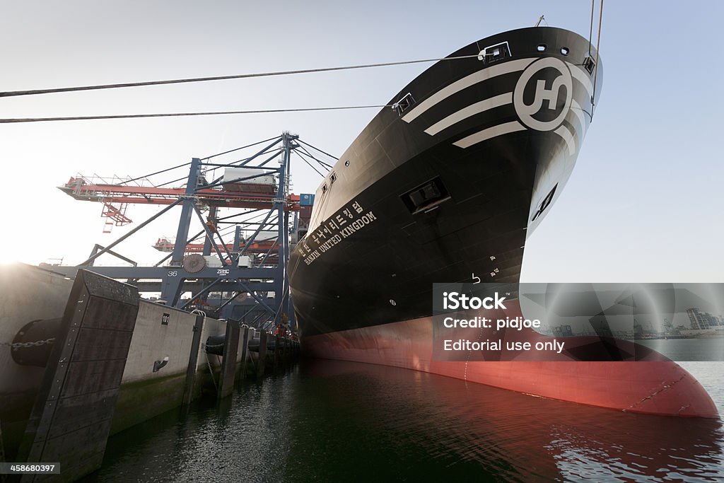 container nave nel porto di caricamento - Foto stock royalty-free di Acqua