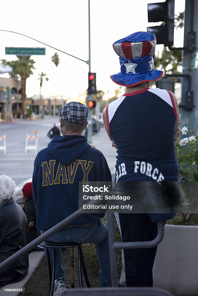 네이비 및 공군 기다리는 Veteran s Day 퍼레이드" - 로열티 프리 곤색 스톡 사진