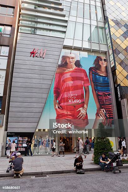 H M In Ginza Tokio Japan Stockfoto und mehr Bilder von Abwarten - Abwarten, Asien, Außenaufnahme von Gebäuden