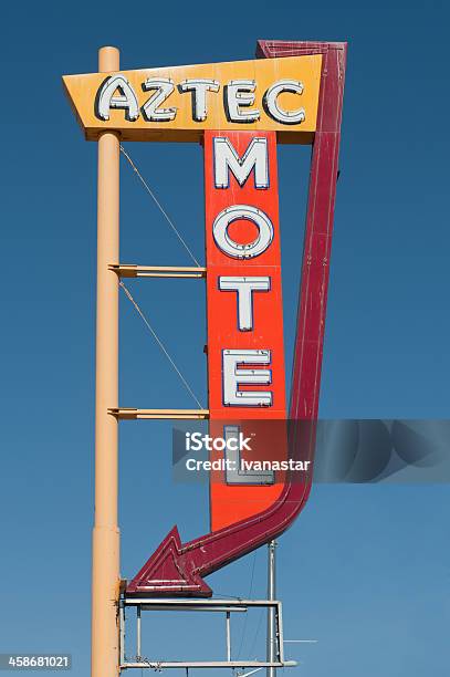 Foto de Vintage Sinal De Motel Na Old Route 66 e mais fotos de stock de Albuquerque - Novo México - Albuquerque - Novo México, As Américas, Asteca