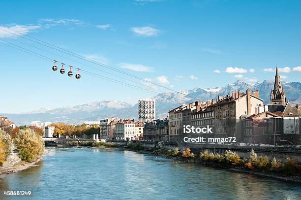 Kabel Kolei W Grenoble Francja - zdjęcia stockowe i więcej obrazów Grenoble - Grenoble, Kolej linowa, Alpy