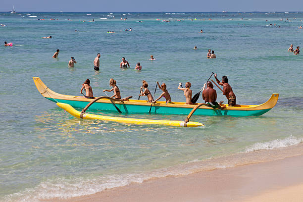 remar en canoa - canoa con balancín fotografías e imágenes de stock