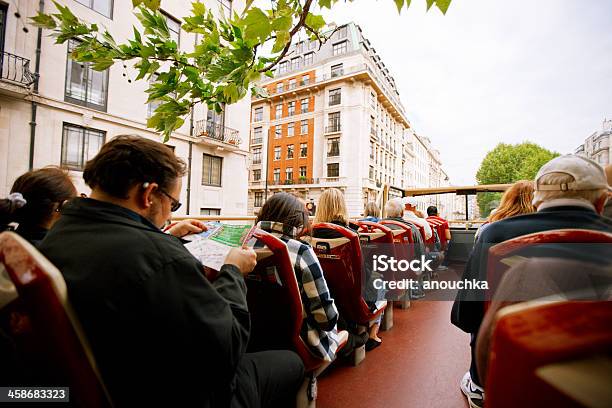 Turistas Desfrutar Da Oportunidade Num Tour Bus Em Londres - Fotografias de stock e mais imagens de Admirar a Vista