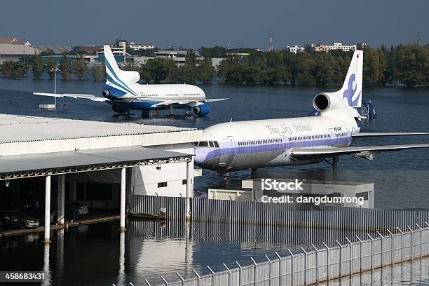 Allagato Aereo Allaeroporto Di Bangkok Tailandia - Fotografie stock e altre immagini di Acqua - Acqua, Aereo di linea, Aeroplano