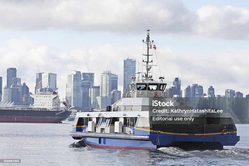 SeaBus e sullo Skyline, Burrard Baia di Vancouver, Columbia Britannica, Canada - Foto stock royalty-free di Acqua