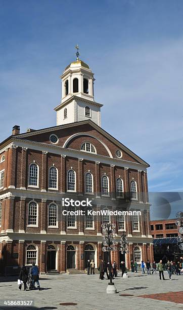 Faneuil Hall Fachada - Fotografias de stock e mais imagens de Boston - Massachusetts - Boston - Massachusetts, Mercado - Espaço de Venda a Retalho, Ao Ar Livre