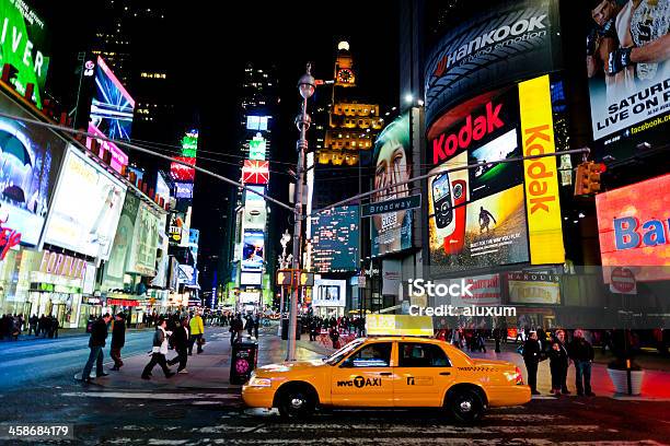Times Square New York - Fotografie stock e altre immagini di Inserzione pubblicitaria - Inserzione pubblicitaria, Notte, Taxi