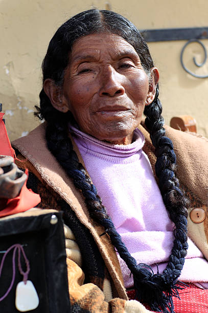 선임 케추아어 여성 인물 사진 - quechuas lamistas 뉴스 사진 이미지