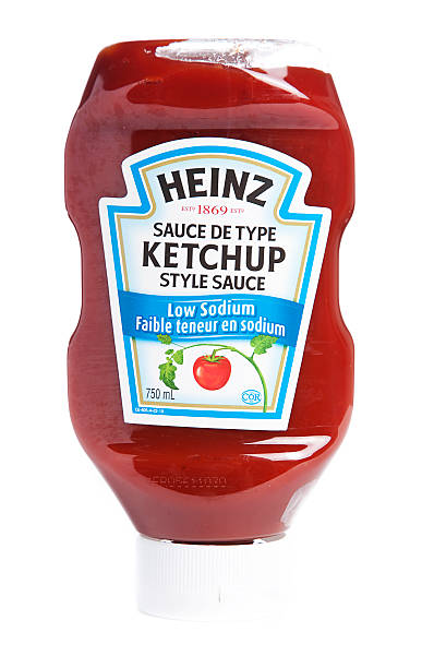 heinz catchup com baixo teor de sódio - ketchup brand name isolated on white isolated - fotografias e filmes do acervo