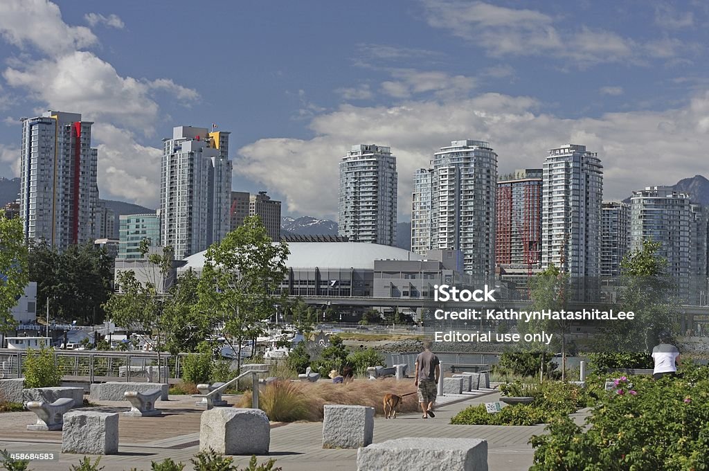 Seawall en el sureste falso Creek, Vancouver, Columbia Británica, durante el verano - Foto de stock de Aire libre libre de derechos