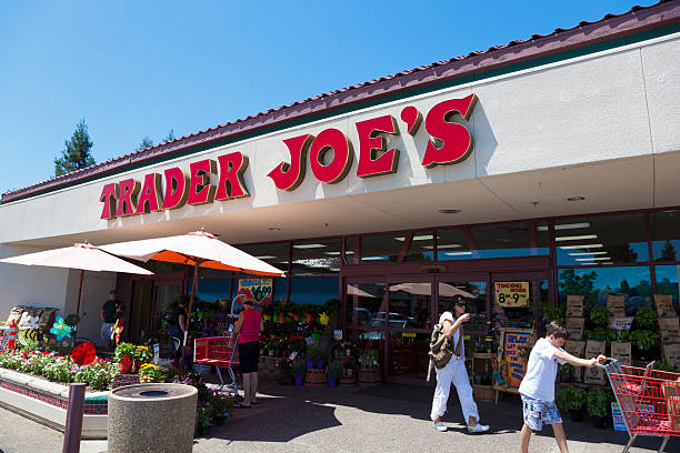 トレーダージョー」 - trader joes supermarket outdoors sacramento ストックフォトと画像