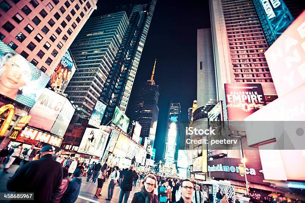 Times Square Foto de stock y más banco de imágenes de Arquitectura - Arquitectura, Arquitectura exterior, Atestado