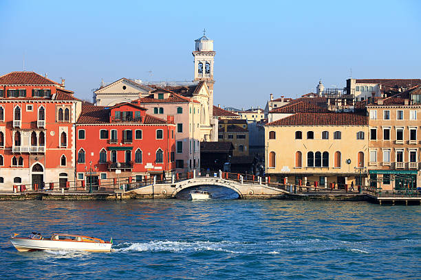 venezia al mattino presto - southern europe public transportation international landmark local landmark foto e immagini stock