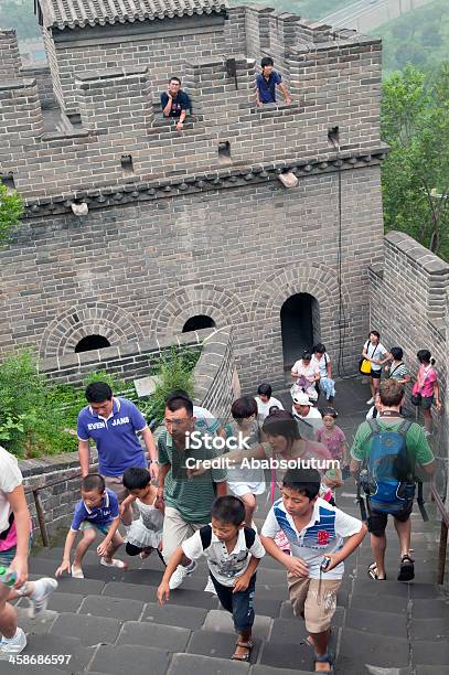 Personas Subir Gran Muralla China Foto de stock y más banco de imágenes de 30-39 años - 30-39 años, Adulto, Adulto de mediana edad