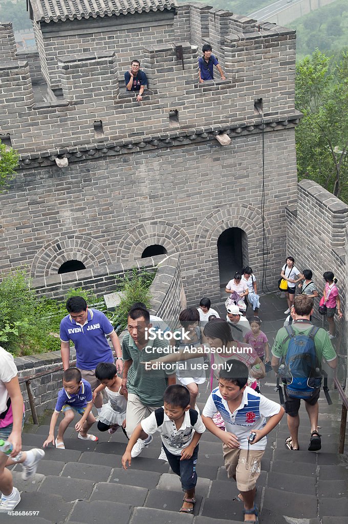 Люди, восхождение Великая китайская стена - Стоковые фото 30-39 лет роялти-фри