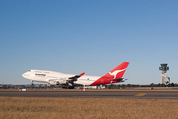 qantas airways b 747-400 - named airline fotografías e imágenes de stock