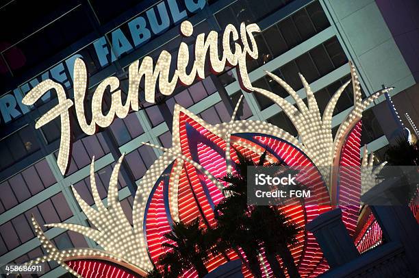 Vegas Flamigo - Fotografias de stock e mais imagens de Flamingo Las Vegas - Flamingo Las Vegas, Anoitecer, Ao Ar Livre