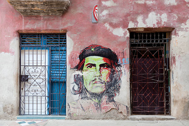 Che Guevara painted on a wall in Habana Habana, Cuba – September 7, 2011: Che Guevara´s image painted on a wall in Old Habana in Cuba.   1950 1959 photos stock pictures, royalty-free photos & images