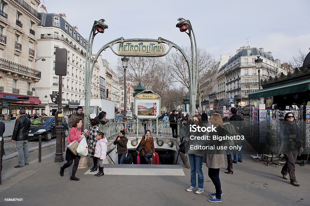 Stazione della metropolitana a Parigi - Foto stock royalty-free di Parigi