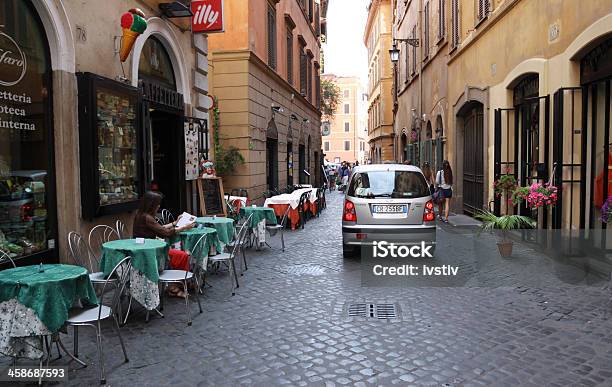ローマのストリートシーンを演出します - ピザレストランのストックフォトや画像を多数ご用意 - ピザレストラン, 自動車, イタリア