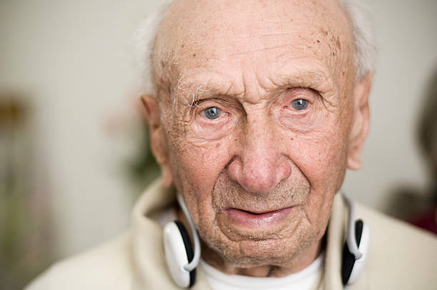 retrato de un senior, m�ás de 100 años de edad - men jewish ethnicity senior adult over 100 fotografías e imágenes de stock