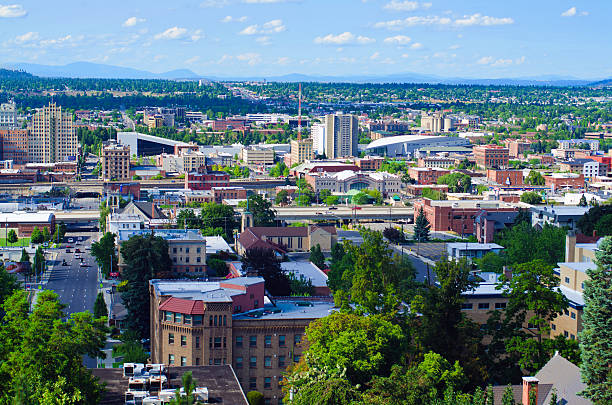 vista del centro de la ciudad de spokane, wa desde south hill - spokane fotografías e imágenes de stock