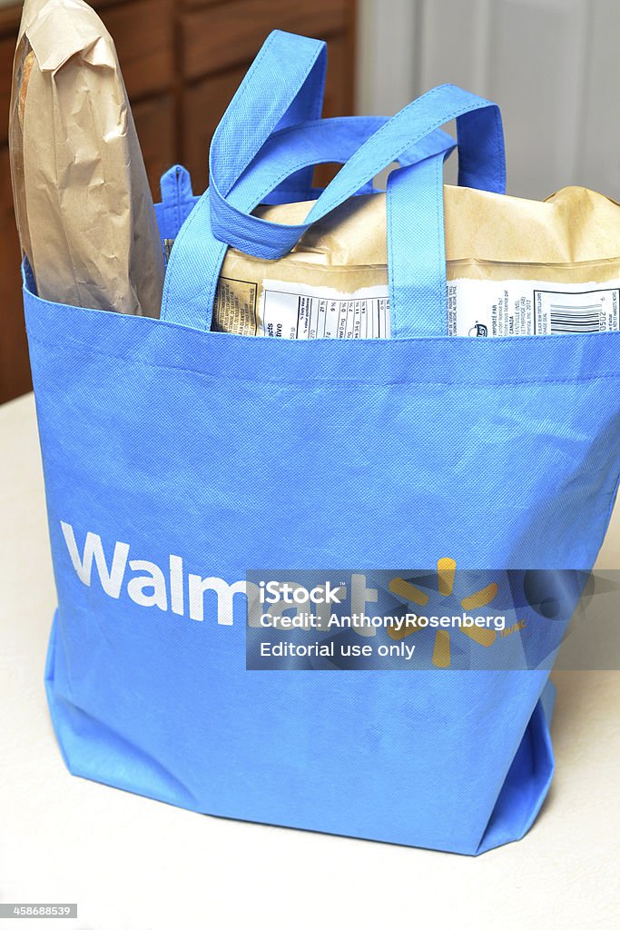 식료품 쇼핑 - 로열티 프리 Wal-mart 스톡 사진