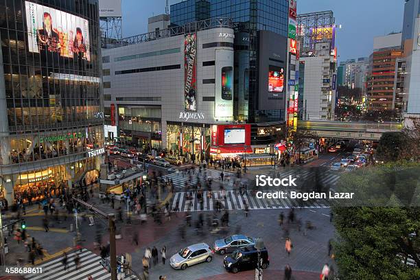 Cruce De Shibuya Tokio Japón Foto de stock y más banco de imágenes de Adulación - Adulación, Anochecer, Arquitectura