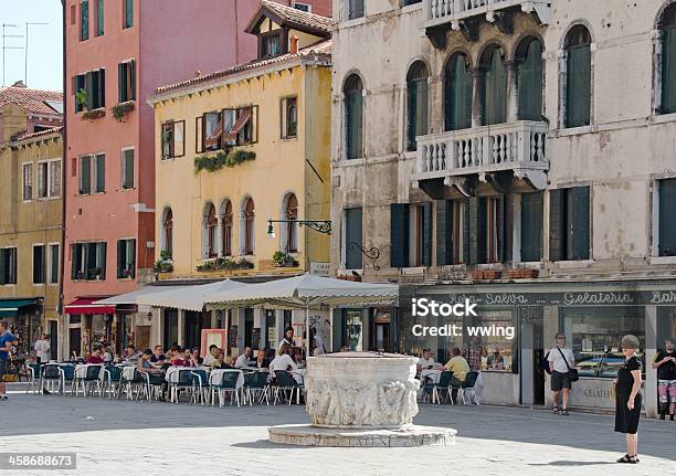 Turistas Em Veneza Gelateria - Fotografias de stock e mais imagens de Adulação - Adulação, Café - Edifício de Restauração, Comer