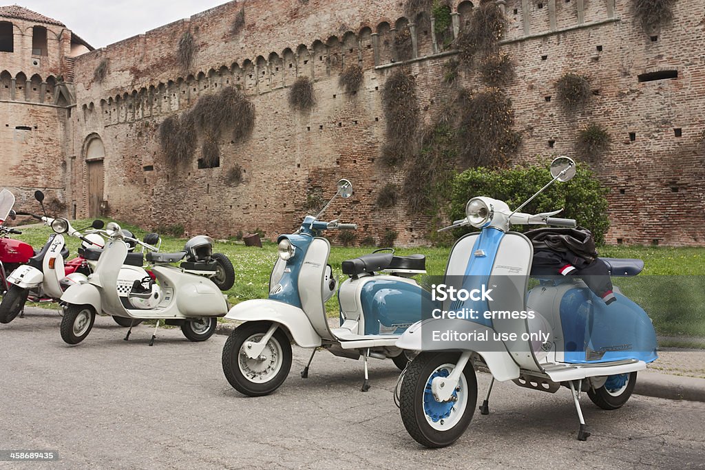 old scooter italiana - Foto de stock de Antigo royalty-free