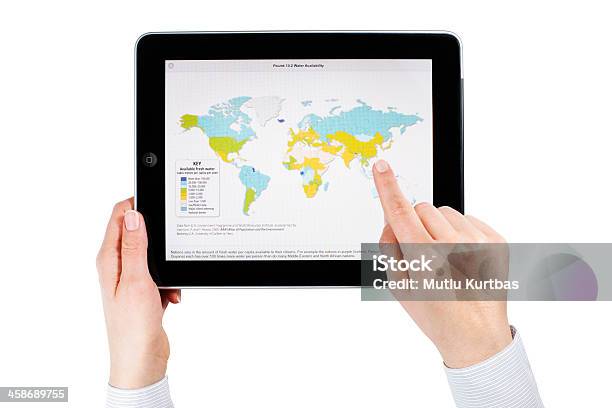 Apple Ipad Com 3 G Com Mapa Do Mundo - Fotografias de stock e mais imagens de Mapa do Mundo - Mapa do Mundo, Tablet digital, 3G