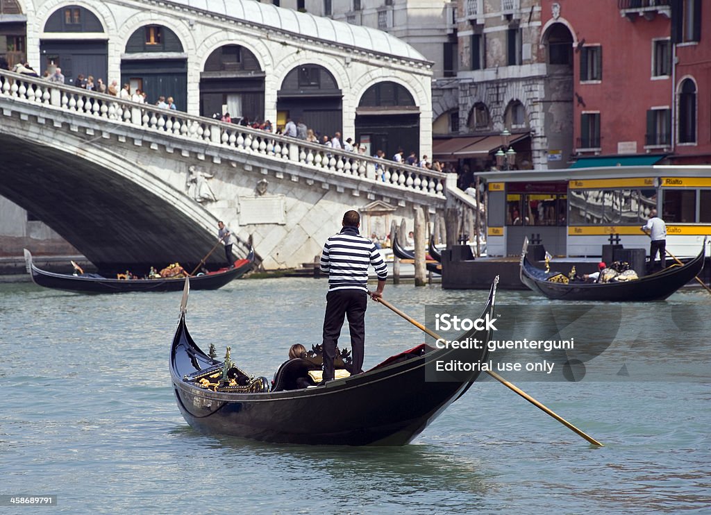 Gondoliere com turistas no Grande Canale, em Veneza, Itália - Royalty-free Canal - Água Corrente Foto de stock