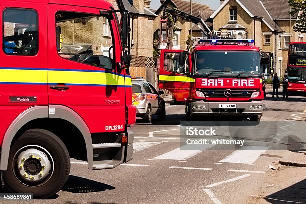 軽度道路交通事故のロンドン郊外 - イギリスのストックフォトや画像を多数ご用意 - イギリス, 交通事故, イングランド