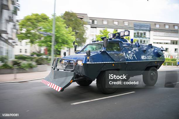 Camión Blindado Policía Alemana En El Centro De La Ciudad De Frankfurt Durante Blockupy Prostests Foto de stock y más banco de imágenes de Alemania