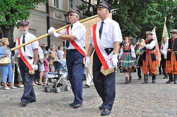 корпус-кристи день в lowicz - lowicz стоковые фото и изображения