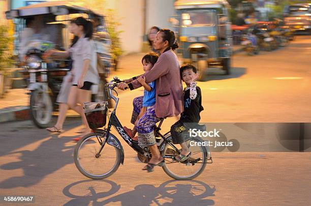 Photo libre de droit de Street À Vientiane Au Laos banque d'images et plus d'images libres de droit de Asiatique de l'Est et du Sud-Est - Asiatique de l'Est et du Sud-Est, Asie, Capitales internationales