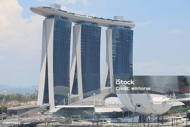 Foto de Marina Bay Sands Em Cingapura e mais fotos de stock de Arranha-céu - Arranha-céu, Baía de Marina - Singapura, Cassino