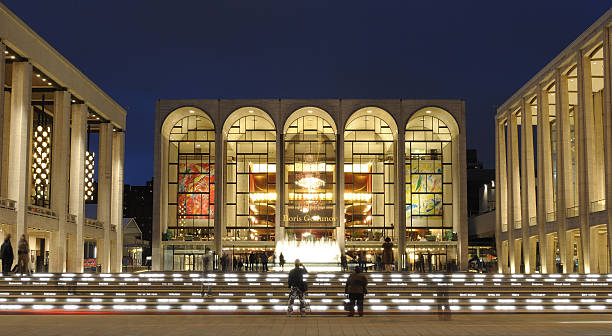lincoln center de new york city - opera house photos et images de collection