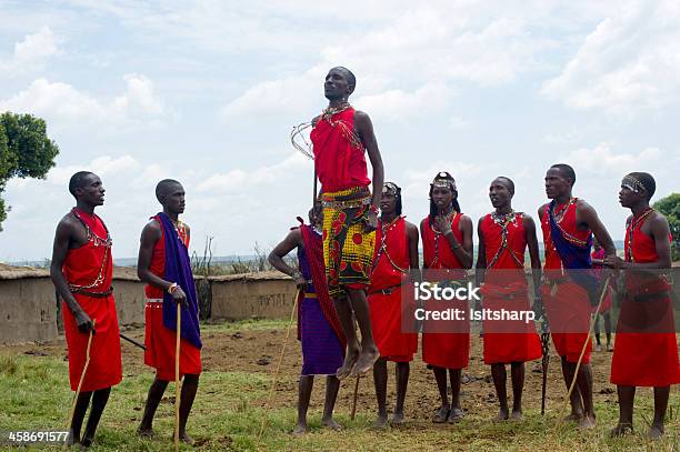 Foto de Tribo Maasai Mara e mais fotos de stock de Cumprimentar - Cumprimentar, Pessoas, Quênia