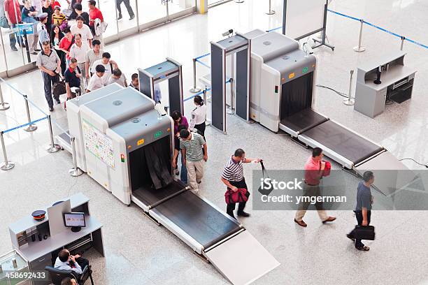 Kontrola Bezpieczeństwa W Guangzhou South Railway Station - zdjęcia stockowe i więcej obrazów Czekać w kolejce