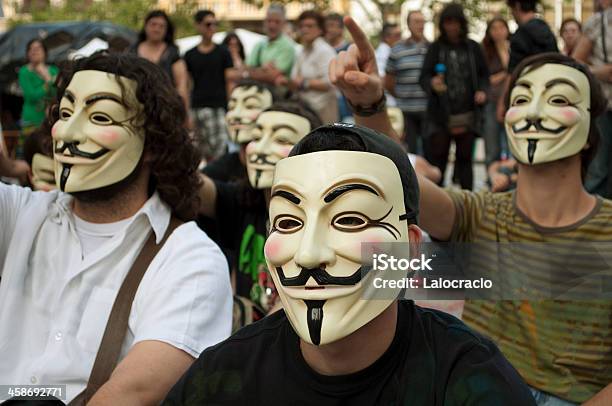 Anónimo Foto de stock y más banco de imágenes de Máscara de Guy Fawkes - Máscara de Guy Fawkes, Sabotaje, Política
