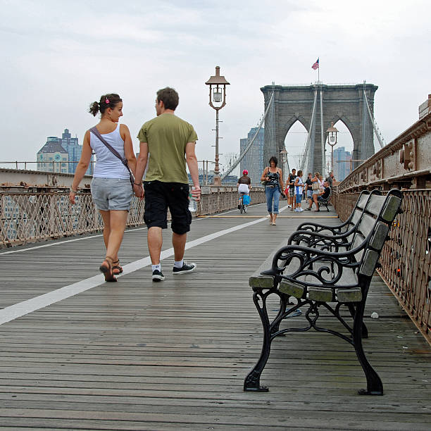 a ponte de brooklyn em nova york city - brooklyn bridge bridge brooklyn stone imagens e fotografias de stock