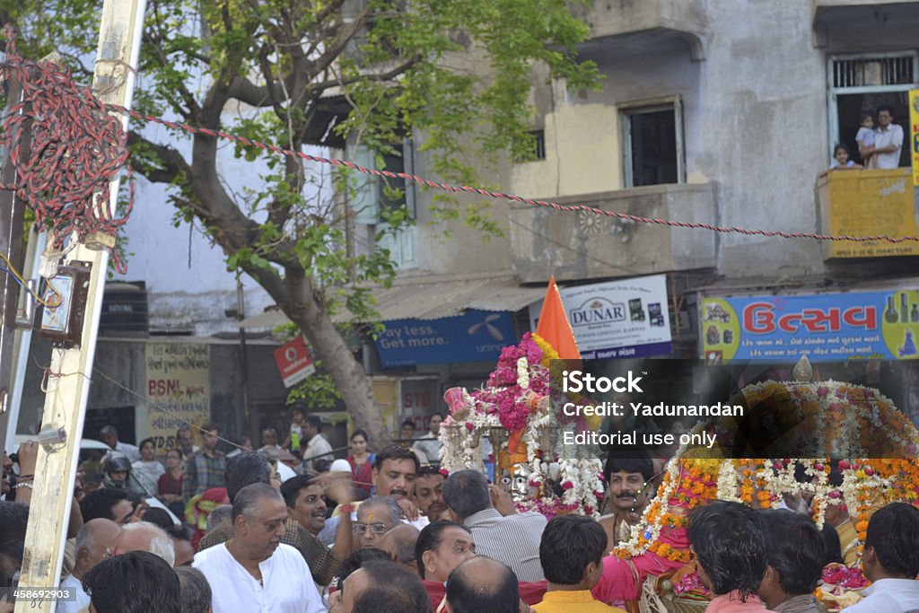 Carrying Lord Hatkeshwar in der chariot in die Stadt - Lizenzfrei Applaudieren Stock-Foto